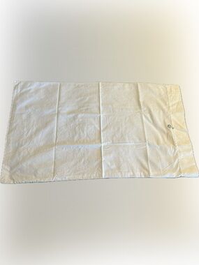💥 Vintage Monogramed “P” Cream Standard Size Pillowcase Bedding Accent